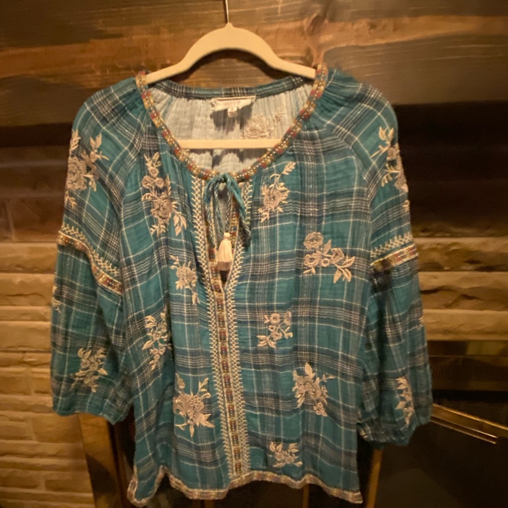 Johnny was three-quarter sleeve, beautiful turquoise top